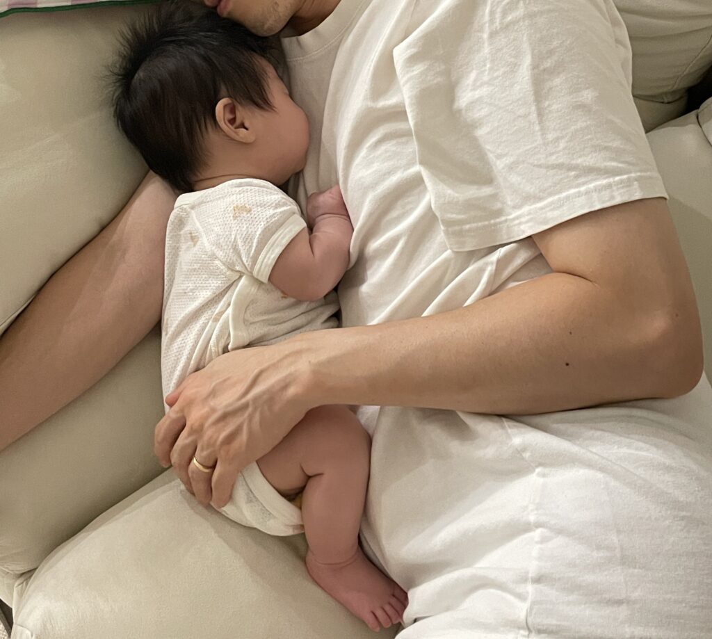 잠든 아빠와 아기
